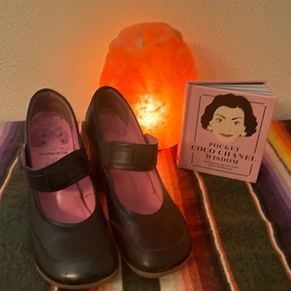 I love these babies, want to rotate out of my closet for someone else to enjoy!